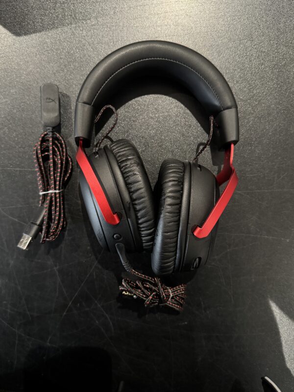 HyperX Cloud III gaming-headset (svart/röd) - Bild 4